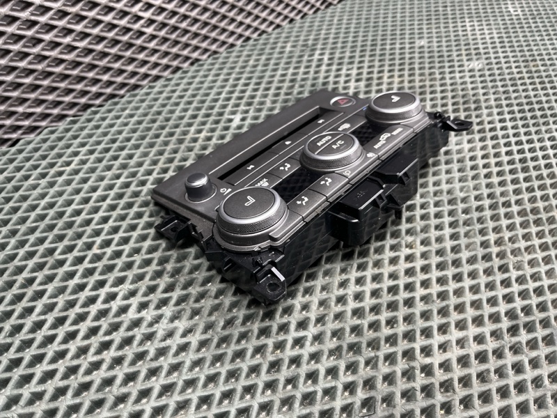 Блок управления климат-контролем Land Rover Range Rover Evoque (L538, 2017г.)