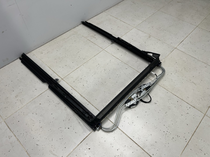Направляющая шторки панорамы Land Rover Range Rover Sport (L494, 2017г.)
