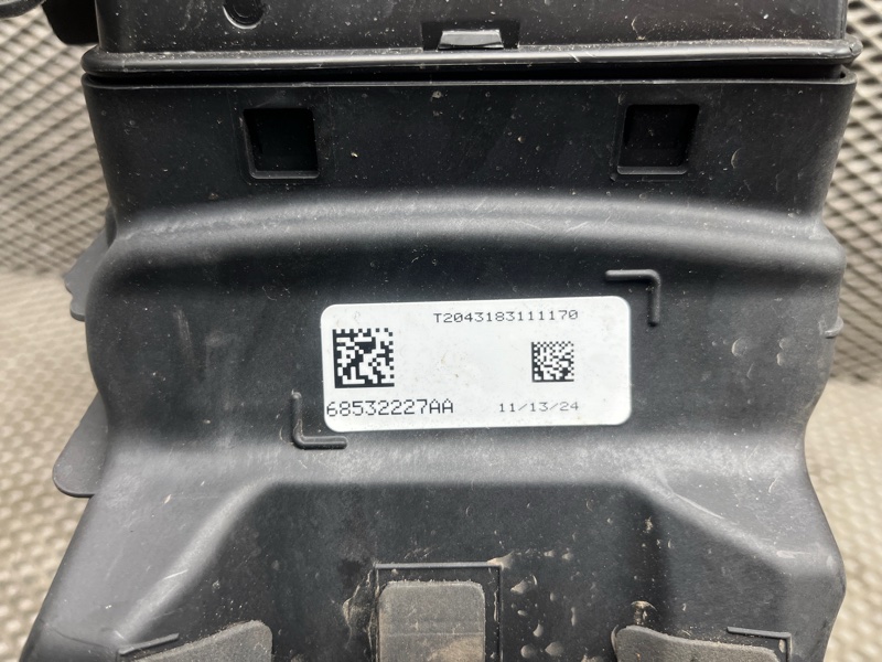Корпус воздушного фильтра Jeep Wrangler (JL, 2025г.)