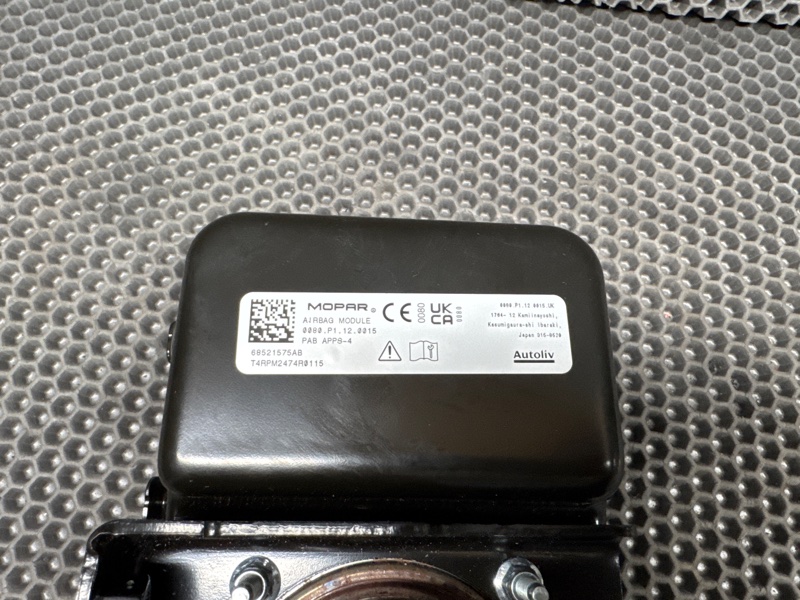 Подушка безопасности пассажира Jeep Wrangler (JL, 2025г.)