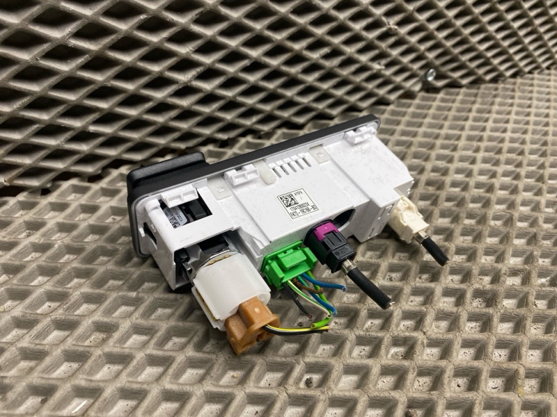 Разъем AUX / USB Land Rover Discovery Sport (L550, 2017г.)