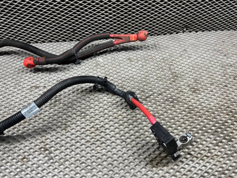 Плюсовой провод аккумулятора Land Rover Range Rover Sport (L320, 2011г.)