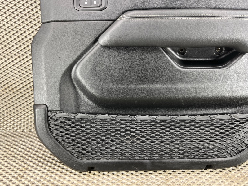 Обшивка двери Jeep Wrangler (JL, 2019г.)
