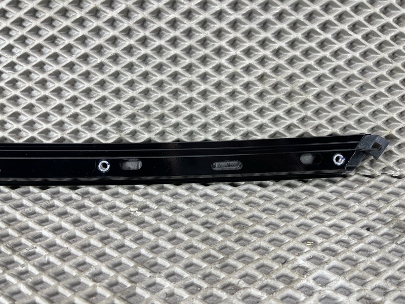 Декоративная накладка двери Land Rover Range Rover Sport (L461, 2024г.)