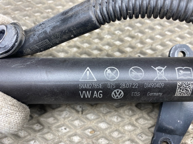 Амортизатор крышки багажника Volkswagen Tiguan (MBQ, 2023г.)