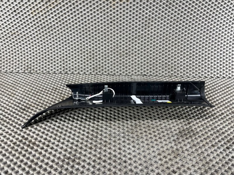 Накладка стойки лобового стекла Land Rover Defender (L663, 2020г.)