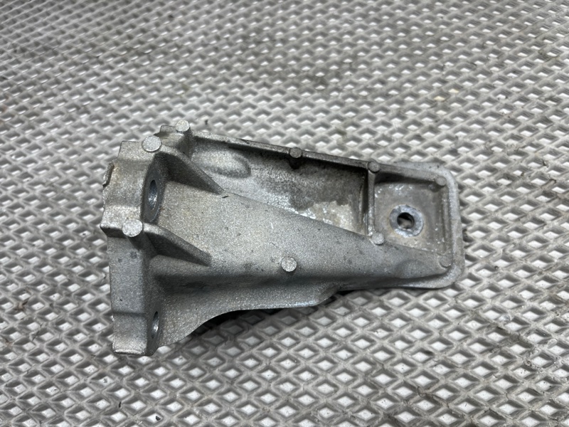 Кронштейн двигателя Land Rover Range Rover Sport (L320, 2012г.)