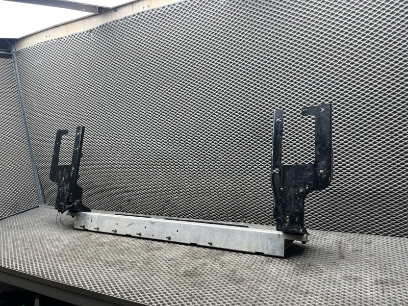 Балка под радиатор Land Rover Discovery Sport (L550, 2020г.)
