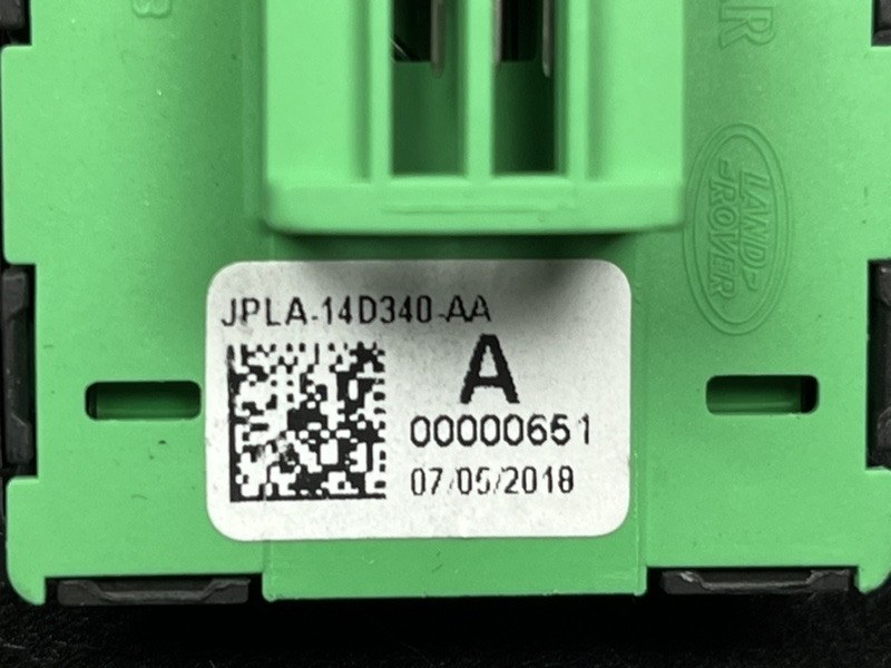 Обшивка отсека багажника с кнопками Land Rover Range Rover (L405, 2019г.)
