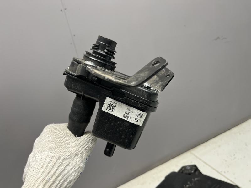 Бак AdBlue мочевина Land Rover Range Rover Sport (L461, 2025г.)
