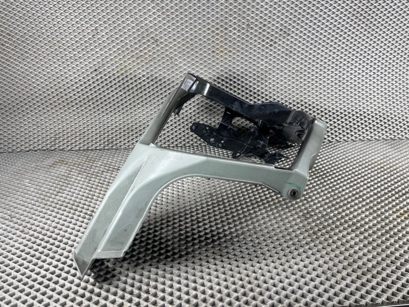 Крепление фары (кронштейн фары) Land Rover Defender (L663, 2020г.)