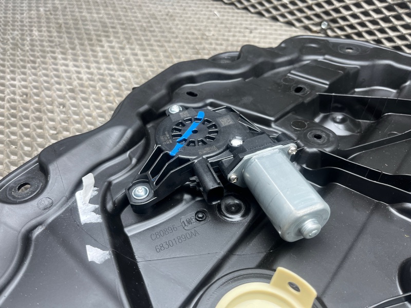 Стеклоподъемник Jeep Wrangler (JL, 2025г.)