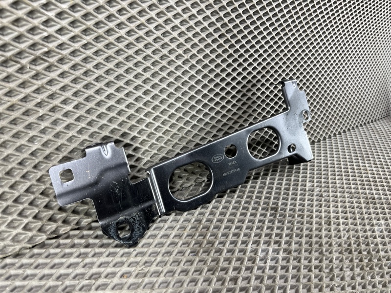 Кронштейн крыла Land Rover Range Rover Sport (L461, 2024г.)