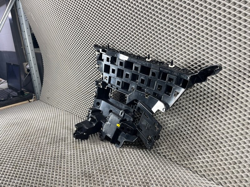 Кронштейн бампера Land Rover Range Rover Sport (L461, 2024г.)