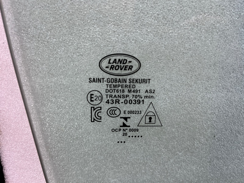 Стекло двери Land Rover Defender (L663, 2020г.)