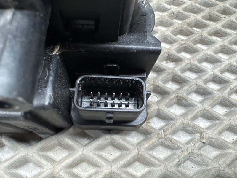Блок клапанов пневмоподвески Land Rover Range Rover Sport (L461, 2024г.)