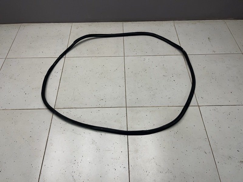 Уплотнитель багажника Land Rover Range Rover Sport (L461, 2025г.)