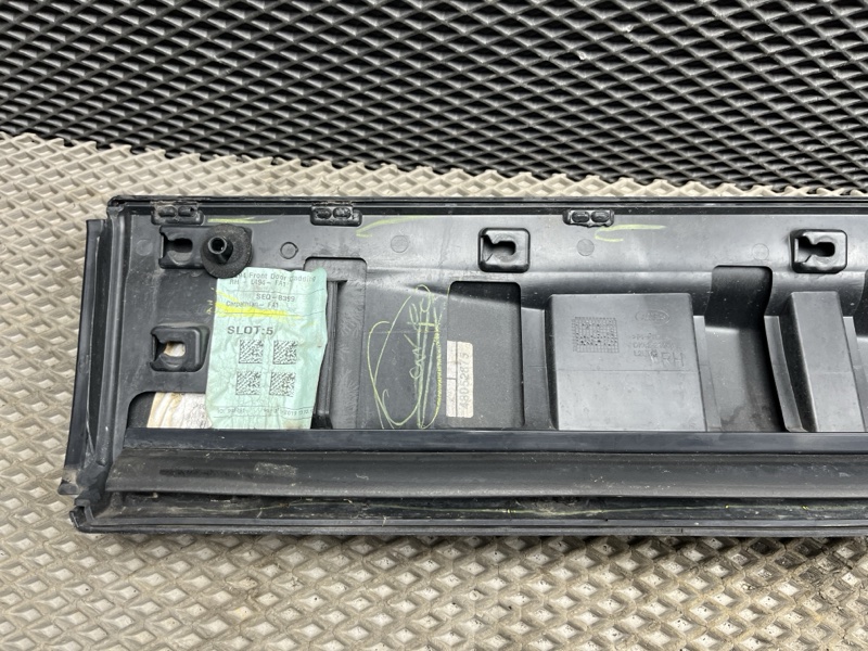 Молдинг двери Land Rover Range Rover Sport (L494, 2020г.)