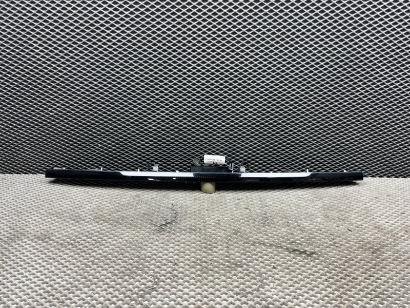 Молдинг крышки багажника Land Rover Discovery Sport (L550, 2018г.)