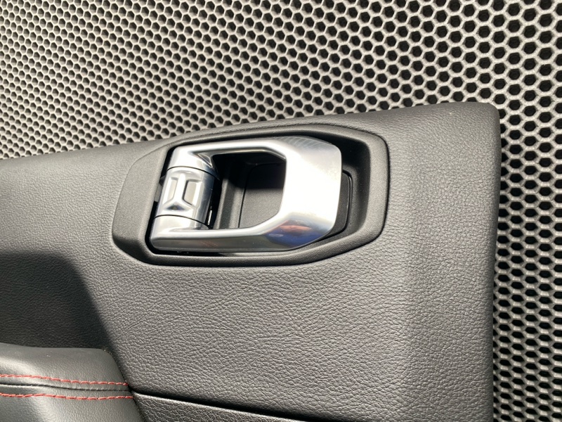 Обивка двери Jeep Wrangler (JL, 2025г.)