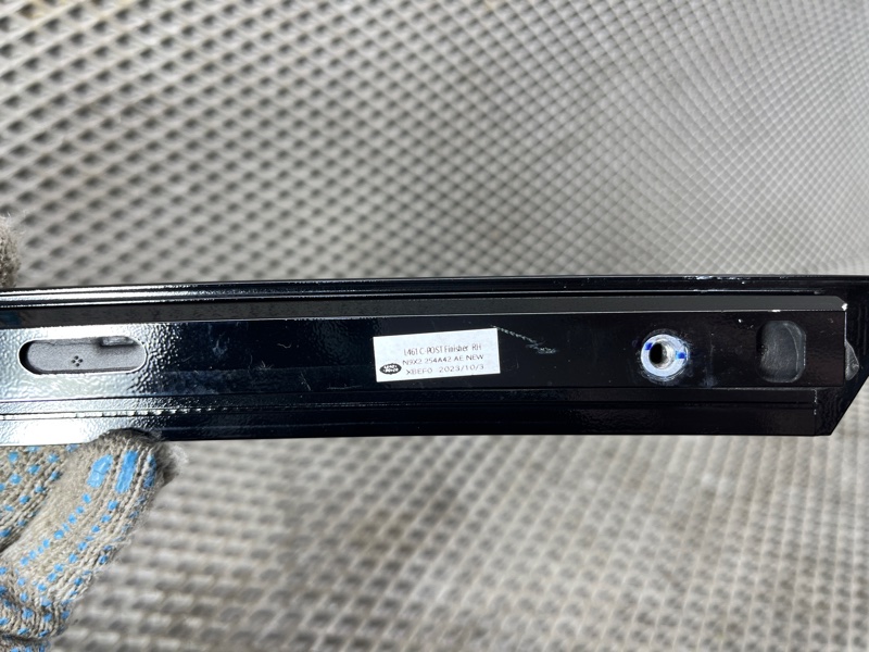 Декоративная накладка двери Land Rover Range Rover Sport (L461, 2024г.)