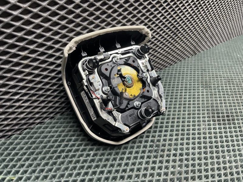 Подушка безопасности в руль Land Rover Range Rover Sport (L494, 2021г.)