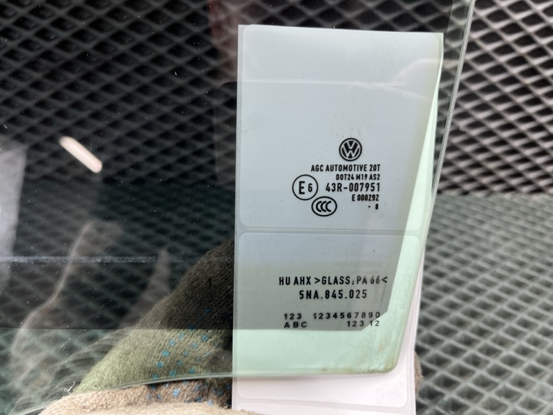Стекло двери Volkswagen Tiguan (MK2, 2018г.)