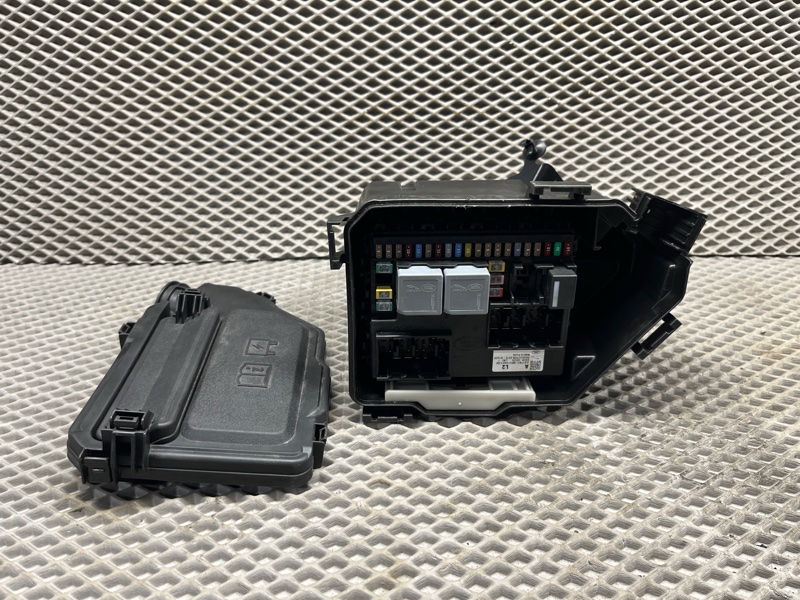 Блок предохранителей Land Rover Range Rover Sport (L461, 2024г.)