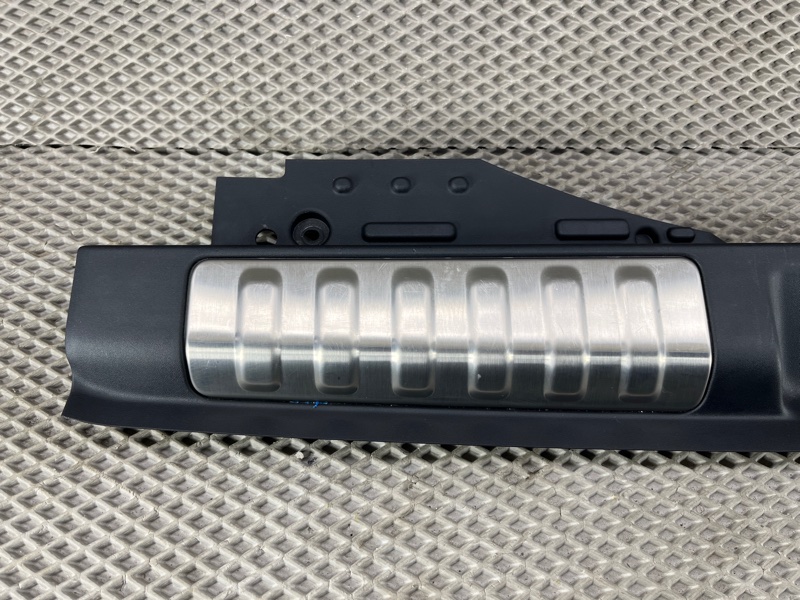 Накладка на порог багажника Land Rover Range Rover Sport (L461, 2024г.)