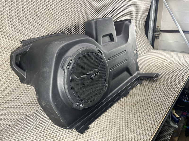 Сабвуфер Jeep Wrangler (JL, 2019г.)