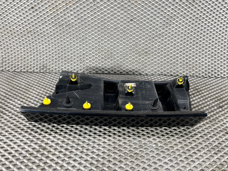 Накладка стойки D Land Rover Defender (L663, 2020г.)