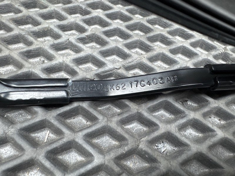 Поводок стеклоочистетеля Land Rover Range Rover Sport (L494, 2020г.)