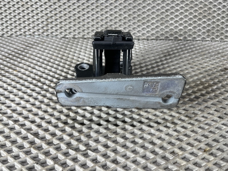 Петля крышки багажника Land Rover Defender (L663, 2020г.)