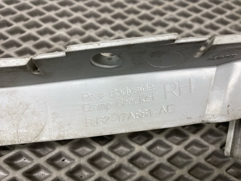 Крепление бампера Land Rover Range Rover Evoque (L538, 2013г.)