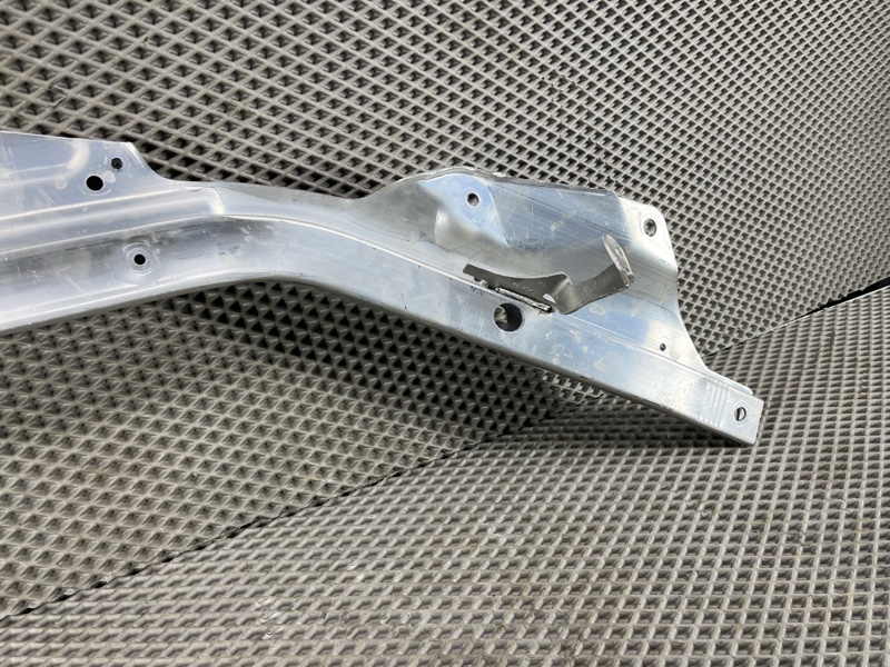 Распорка кузова Land Rover Range Rover Sport (L461, 2024г.)