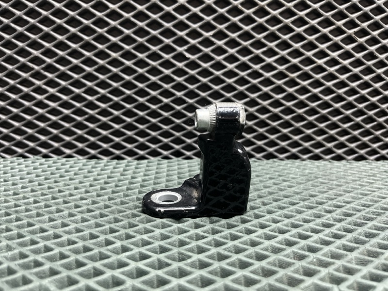 Петля двери нижняя Land Rover Defender (L663, 2020г.)