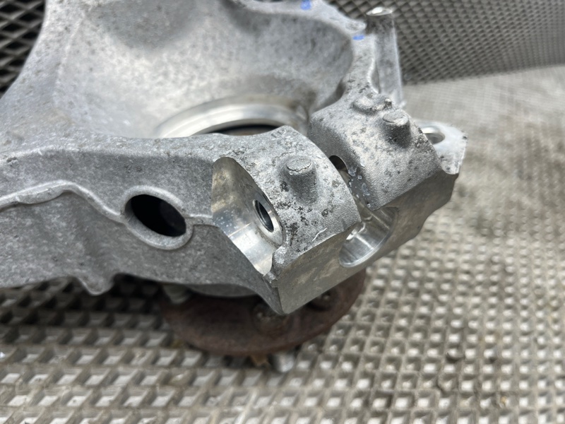 Кулак Land Rover Discovery Sport (L550, 2020г.)