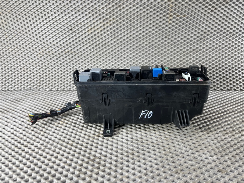 Блок предохранителей Land Rover Defender (L663, 2020г.)