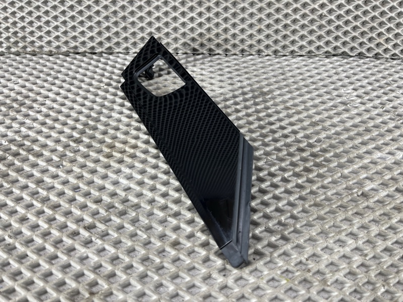 Декоративная накладка двери Land Rover Range Rover Sport (L461, 2024г.)