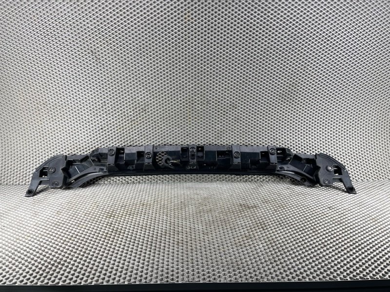 Крепление спойлера Land Rover Defender (L663, 2020г.)