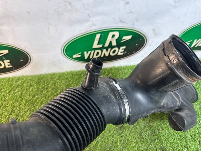 Патрубок впускного коллектора Land Rover Range Rover Velar (L560, 2018г.)