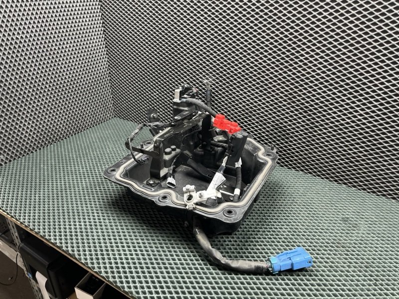 Короб аккумулятора Land Rover Range Rover Sport (L461, 2025г.)
