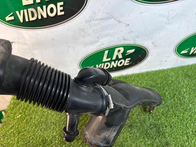Патрубок впускного коллектора Land Rover Range Rover Velar (L560, 2018г.)