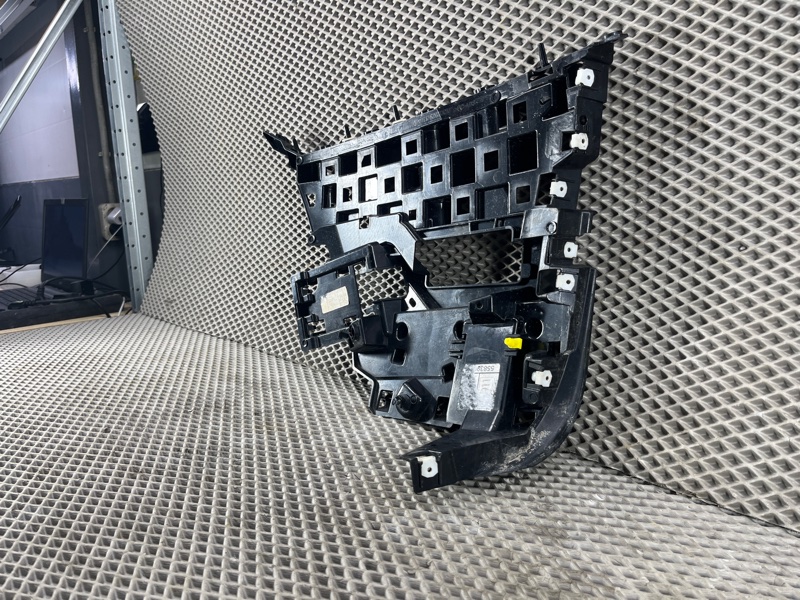 Кронштейн бампера Land Rover Range Rover Sport (L461, 2024г.)