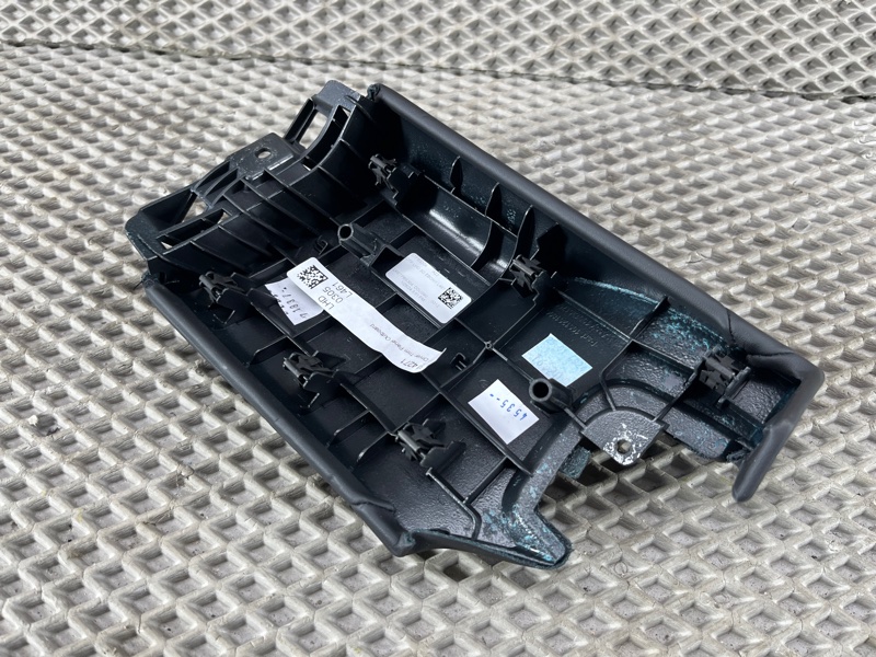 Декоративная накладка торпедо Land Rover Range Rover Sport (L461, 2024г.)