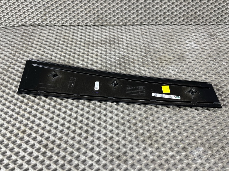 Декоративная накладка двери Land Rover Range Rover Sport (L461, 2024г.)