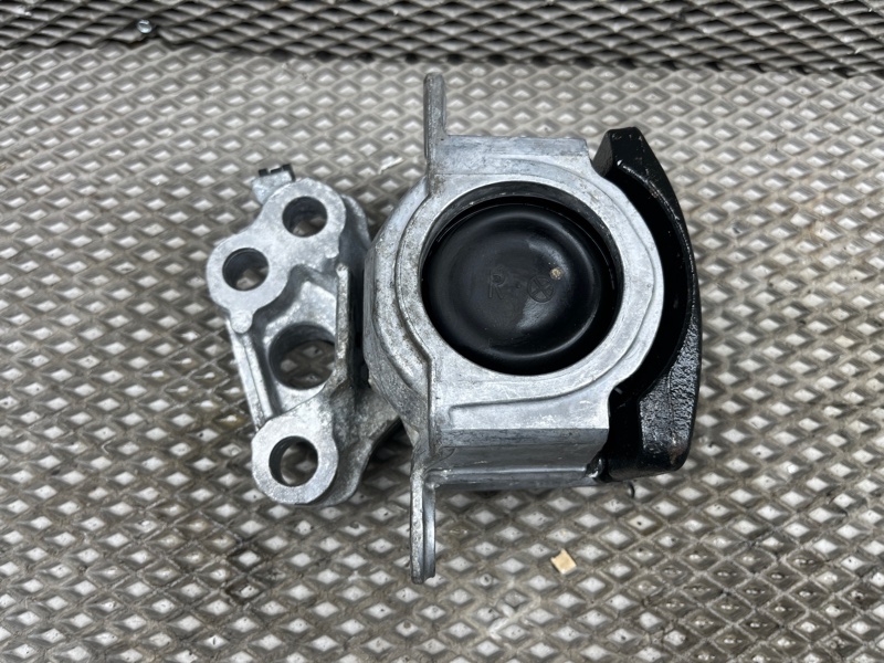 Опора двигателя Land Rover Discovery Sport (L550, 2020г.)