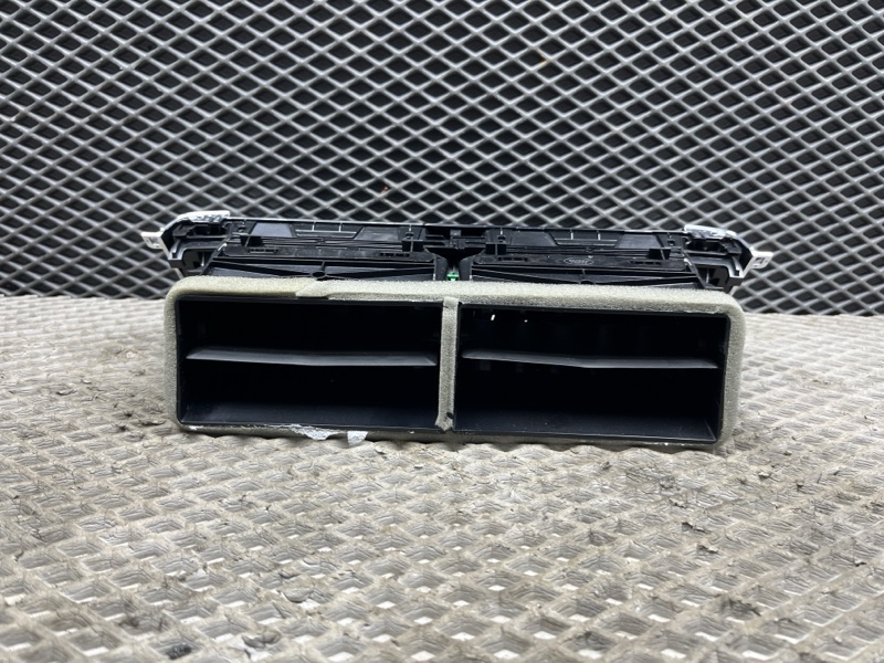 Дефлектор обдува салона центральный Land Rover Range Rover Sport (L494, 2020г.)